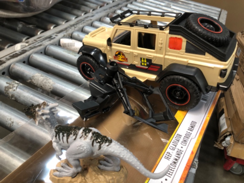 Photo 3 of **MISISNG PARTS** NON FUNCTIONAL Matchbox Jurassic World: Dominion Jeep Gladiator R/C Vehicle with 6in Dracorex Dinosaur Figure