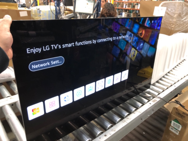 Photo 5 of LG C2 Series 42-Inch Class OLED evo Gallery Edition Smart TV OLED42C2PUA, 2022 - AI-Powered 4K, Alexa Built-in
