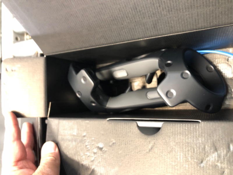 Photo 16 of HTC Vive Cosmos Elite Virtual Reality System
