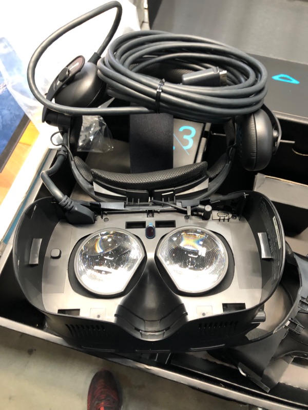 Photo 18 of HTC Vive Cosmos Elite Virtual Reality System
