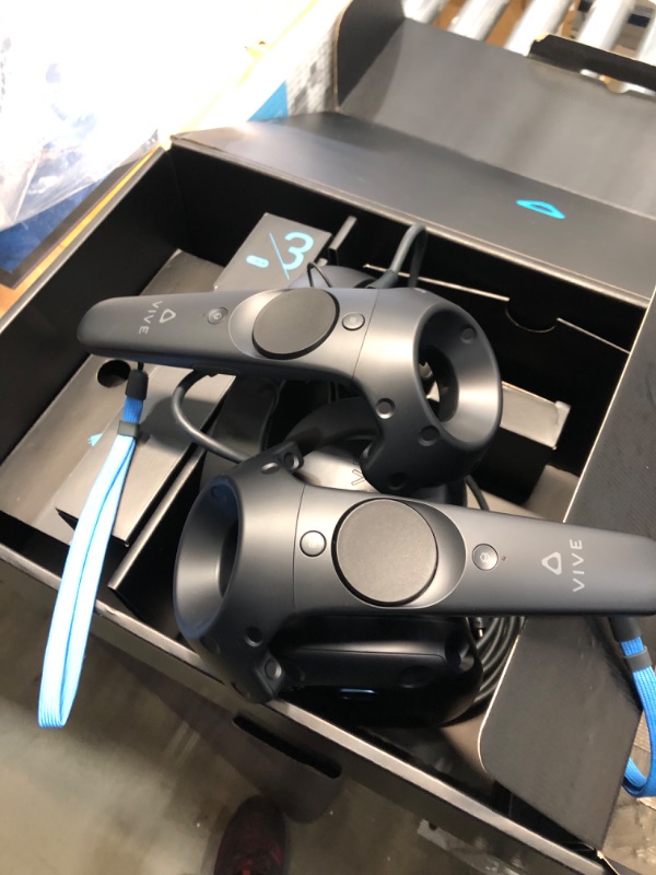 Photo 4 of HTC Vive Cosmos Elite Virtual Reality System
