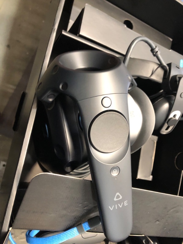 Photo 17 of HTC Vive Cosmos Elite Virtual Reality System
