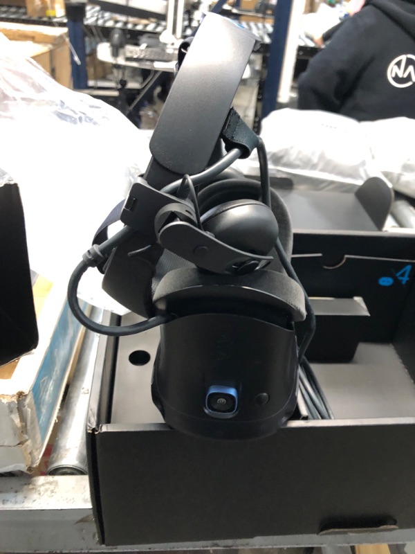 Photo 10 of HTC Vive Cosmos Elite Virtual Reality System
