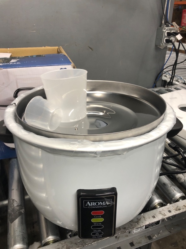 Photo 1 of Aroma Housewares 60-Cup (Cooked) (30-Cup UNCOOKED) Commercial Rice Cooker (ARC-1033E)
