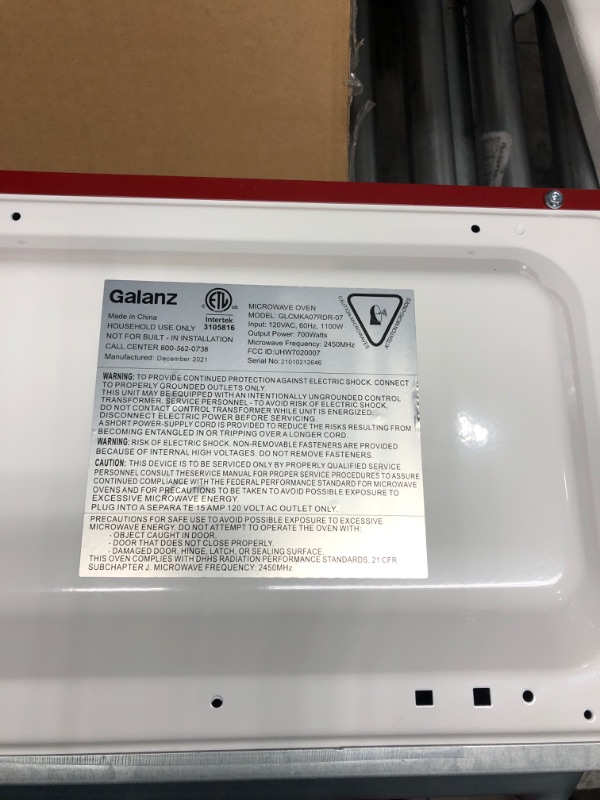 Photo 3 of PARTS ONLY
Galanz GLCMKA07RDR07 0.7 cu. Ft. 700-Watt Countertop Microwave in Retro Red