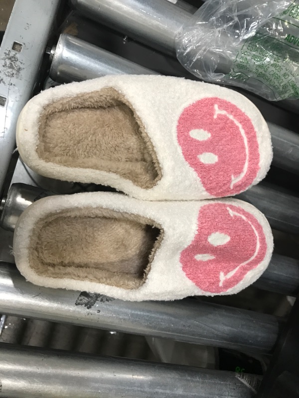 Photo 1 of HAPPY FACE SLIPPERS *** SIZE M ***