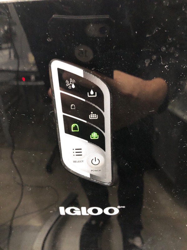Photo 1 of Igloo Automatic Self-Cleaning 26-Pound Ice Maker
