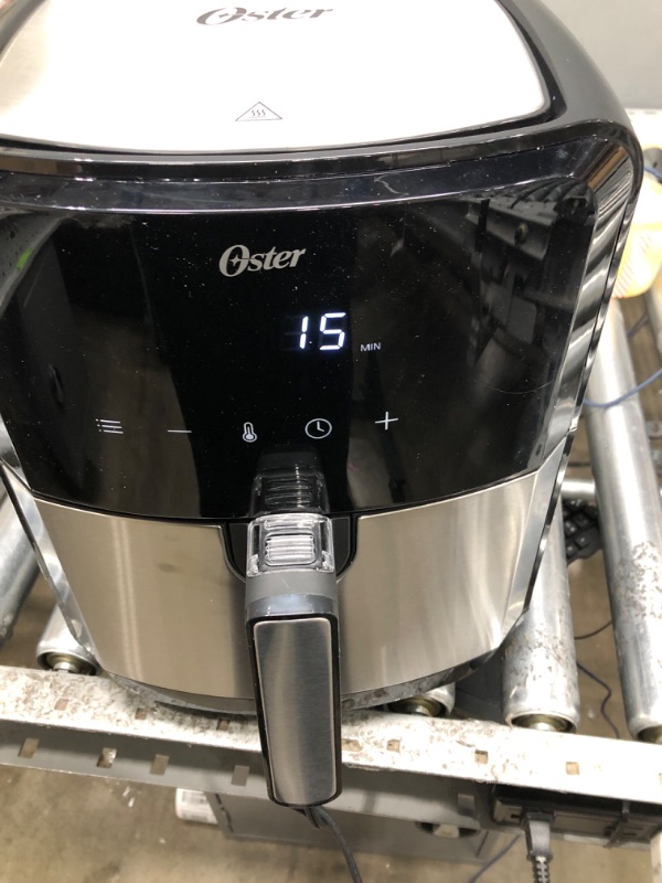 Photo 3 of *** TESTED***- POWERS ON**Oster DiamondForce Nonstick XL 5 Quart Digital Air Fryer, 8 Functions with Digital Touchscreen