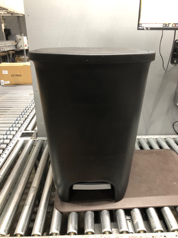 Photo 3 of *USED*Glad 20 Gallon / 75 Liter Extra Capacity Plastic Step Trash Can with CloroxTM Odor Protection | Fits Kitchen Pro 20 Gallon Trash Bags Black 20 Gallon