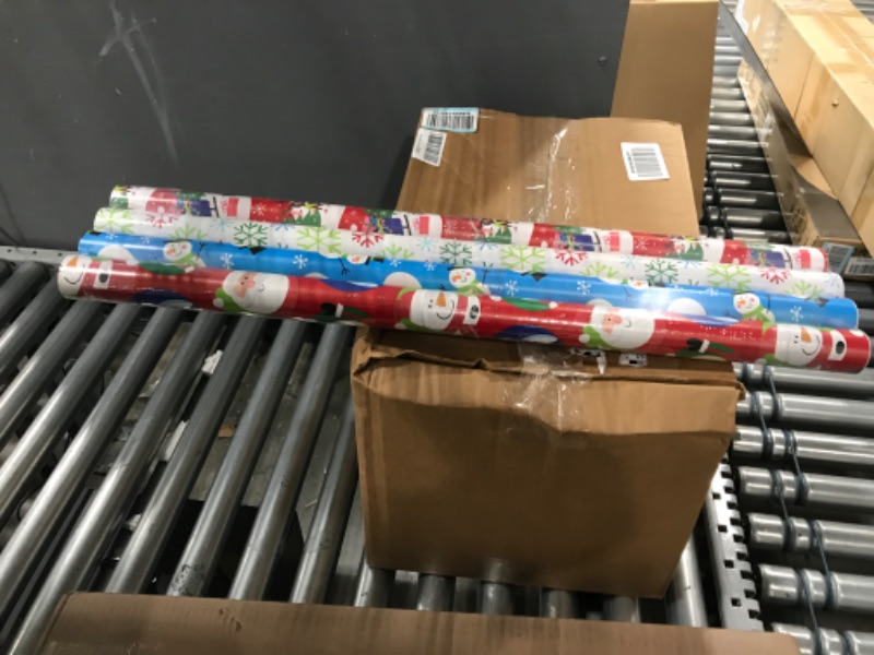 Photo 2 of American Greetings Christmas Reversible Wrapping Paper Bundle, Santa, Snowflakes and Snowmen (4 Rolls, 160 sq. ft.)
