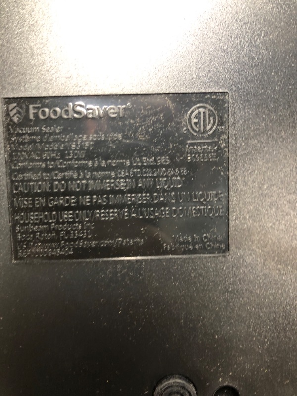 Photo 2 of ***TESTED** POWERS ON*** FoodSaver Vacuum Sealer Machine with 4 Settings Including Pulse and Marinate with Sealer Bags and Roll, Handheld Vaccum Sealer for Airtight Food Storage and Sous Vide, Black Preservation System