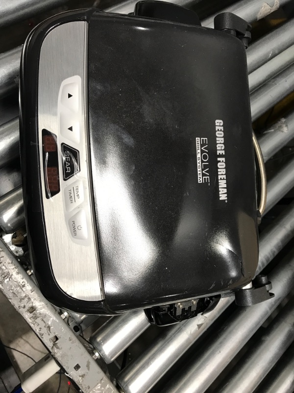 Photo 2 of *** POWERS ON *** George Foreman EVOLVE GRILL 
