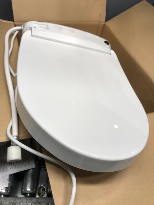 Photo 3 of *** POWERS ON *** TOTO SW3036R#01 WASHLET K300 Electronic Bidet Toilet Seat, Cotton White Cotton White Self Cleaning Wand with EWATER