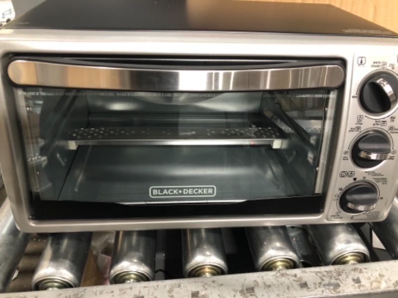 Photo 2 of *** DENT *** BLACK+DECKER 4-Slice Convection Oven, Stainless Steel, Curved Interior fits a 9 inch Pizza, TO1313SBD
