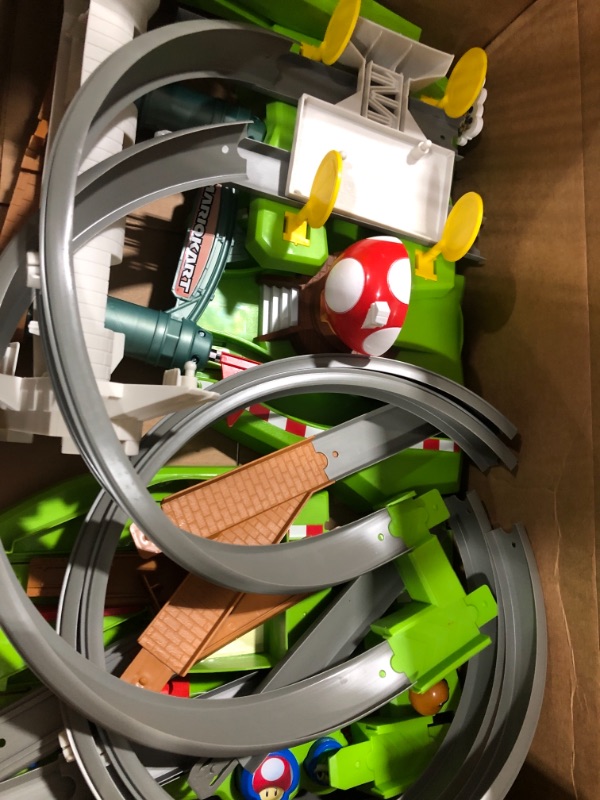 Photo 1 of *USED*Hot Wheels Mario Kart Circuit Track Set with 1:64 Scale Die Cast Kart Replica Ages 3 and Above SHIPS IN OWN CONTAINER