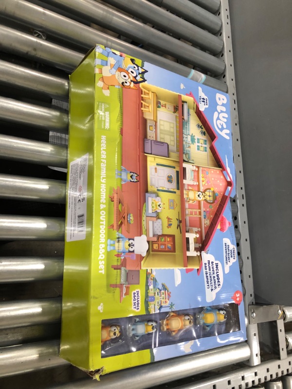 Photo 2 of Bluey Mega Bundle Home, BBQ Playset, and 4 Figures | Amazon Exclusive
**BOX DAMAGE**