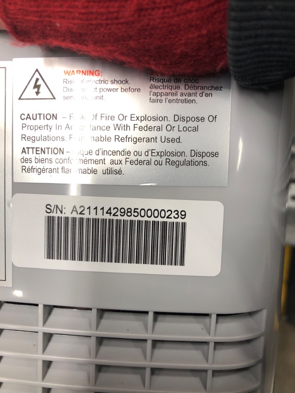 Photo 8 of ***FACTORY SEALED*** FRIGIDAIRE EFIC189-Silver Compact Ice Maker, 26 lb per Day, Silver (Packaging May Vary) Silver Ice Maker ***COSMETIC DAMAGE SEE PHOTOS***