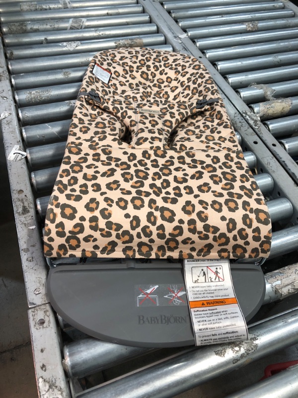 Photo 2 of BabyBjörn Bouncer Bliss, Cotton, Beige/Leopard Cotton Classic Quilt Beige/Leopard