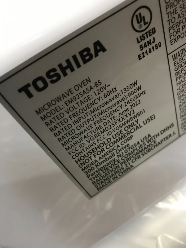 Photo 1 of TOSHIBA EM925A5A-BS Countertop Microwave Oven, 0.9 Cu Ft With 10.6 Inch Removable Turntable, 900W, 6 Auto Menus, Mute Function & ECO Mode, Child Lock, LED Lighting, Black Stainless Steel