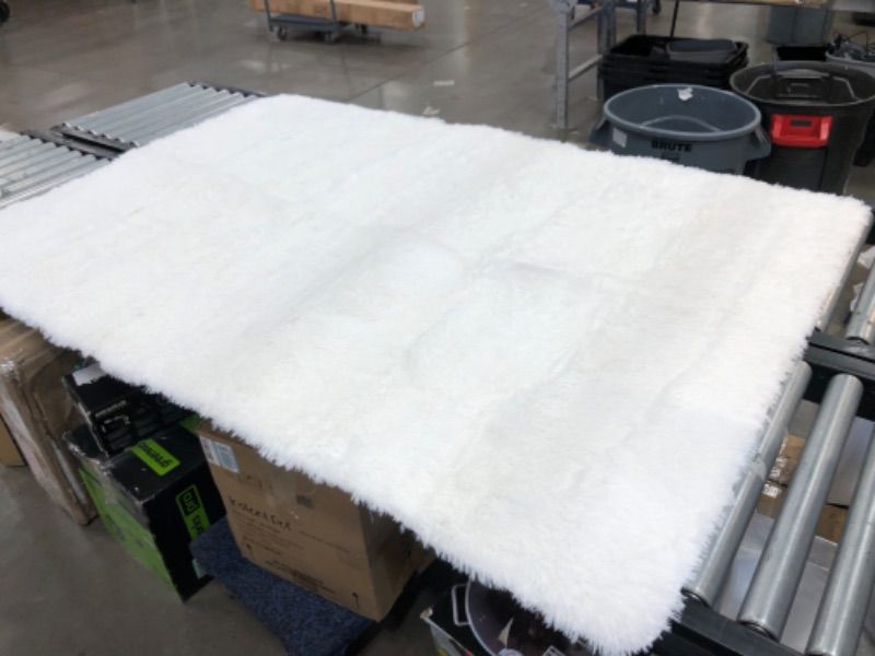 Photo 2 of 6' x 4' Non slip white fluffy mat 