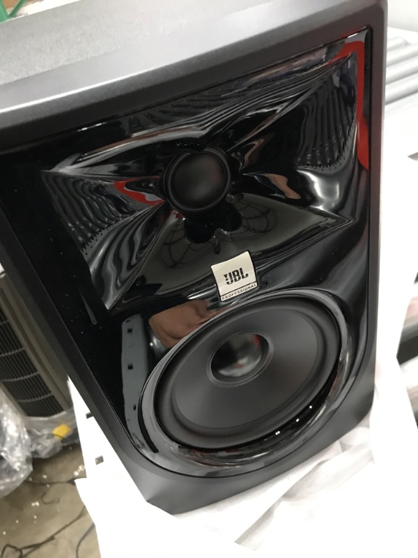 Photo 3 of JBL Professional 305P MkII Next-Generation 5-Inch 2-Way Powered Studio Monitor 5-inch Speaker Single