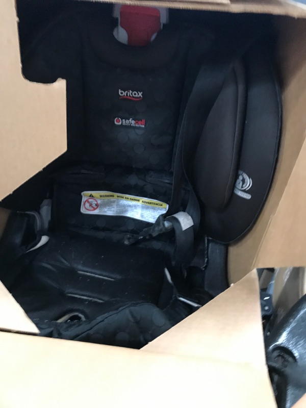 Photo 3 of **FOAM BACK REST IS BROKEN SEE PHOTO**
Britax Boulevard ClickTight Convertible Car Seat