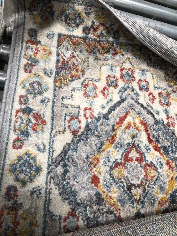 Photo 1 of 2x3 ft area rug - 