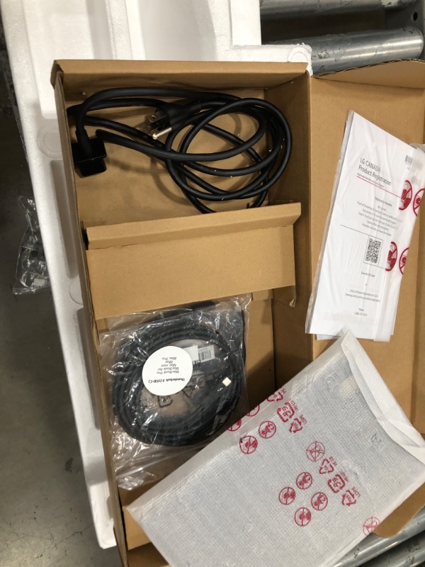 Photo 1 of +USED*PARTS ONLYLG 27MD5KL-B 27 Inch UltraFine 5K (5120 x 2880) IPS Display with macOS Compatibility, DCI-P3 99% Color Gamut and Thunderbolt 3 Port, Black 27 Inches