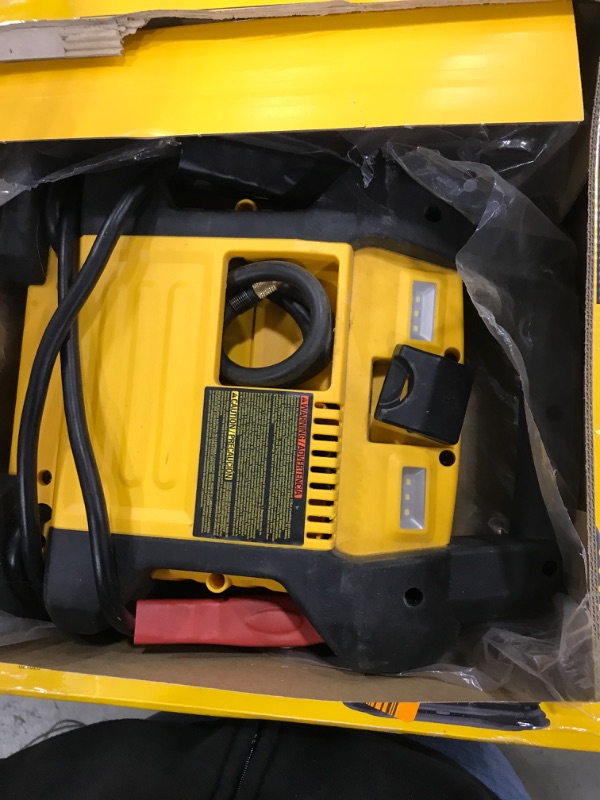 Photo 1 of **USED** **DAMAGE** **PARTS ONLY** DEWALT 1400 Peak Battery Amp 3.1A 120PSI
