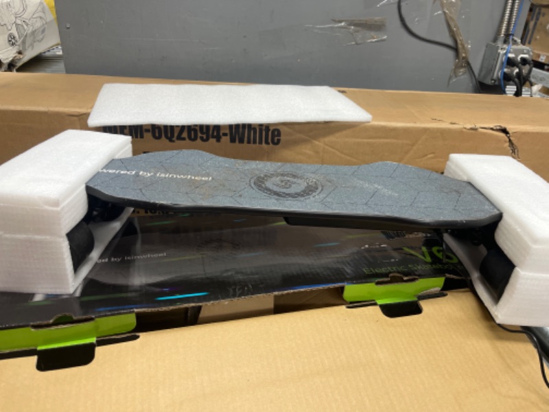 Photo 2 of 
isinwheel V6 Electric Skateboard, 450W Peak Power, 10 Miles Max Range, 12 MPH Top Speed, 264Lbs Max Load, 8 Layers Maple E-Skateboard with Wireless Remote...