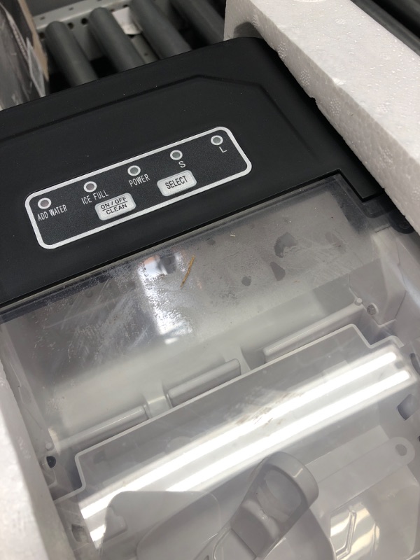 Photo 5 of Silonn Ice Maker Countertop, Portable Ice Machine with Carry Handle, Self-Cleaning Ice Makers with Basket and Scoop, 9 Cubes in 6 Mins, 26 lbs per Day, Ideal for Home, Kitchen, Camping, RV Balck