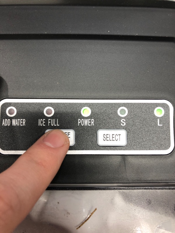 Photo 4 of Silonn Ice Maker Countertop, Portable Ice Machine with Carry Handle, Self-Cleaning Ice Makers with Basket and Scoop, 9 Cubes in 6 Mins, 26 lbs per Day, Ideal for Home, Kitchen, Camping, RV Balck