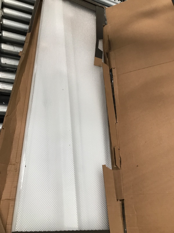 Photo 3 of ***BROKEN COVER, PARTS ONLY**** Lithonia Lighting SB 432 120 1/4 GESB 4-Foot 4-Light 32 Watt T8 Fluorescent Wraparound 120 Volt Fixture with One 32W Electronic Ballast, White 1 Commercial Ballast 120V Square