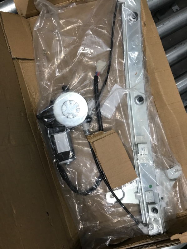 Photo 2 of Front Right Passenger Side Power Window Regulator with Motor for Toyota Camry 1992-1996 (for Sedan Only) Front Passenger Side