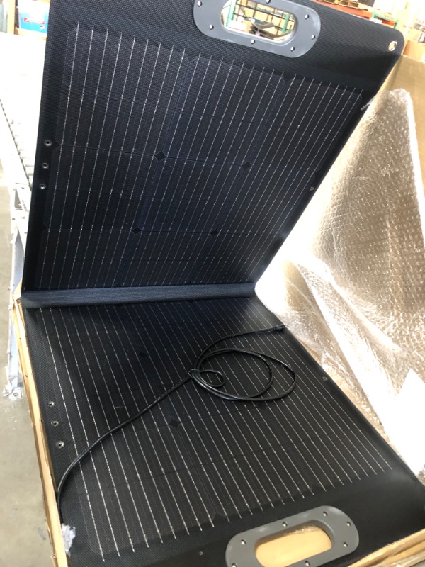 Photo 3 of ***UNABLE TO TEST - NO CABLES INCLUDED - SOLAR PANEL ONLY***
JustNow 100W Foldable Solar Panel, Solar Panel with 3 Outputs DC/USB/QC3.0