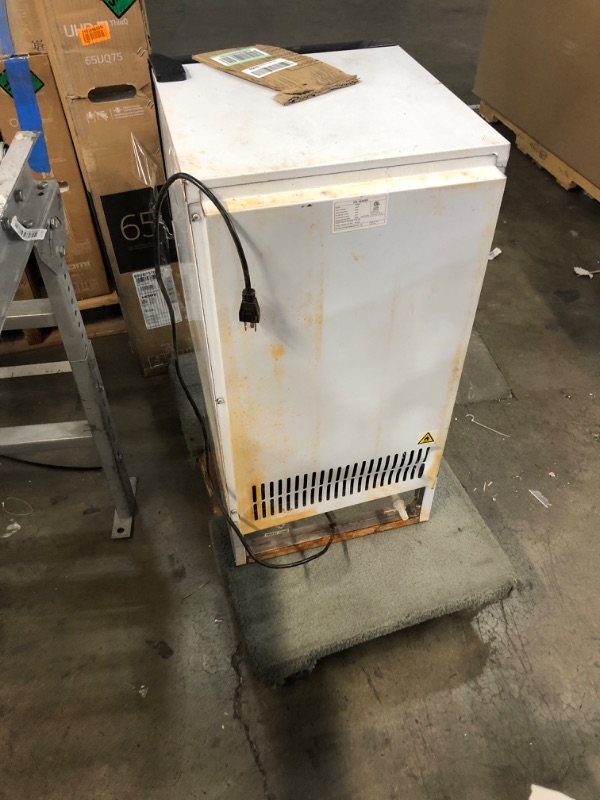 Photo 2 of 150LB ICE MAKER WHITE 