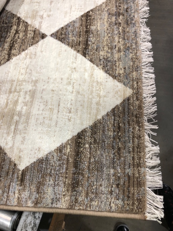 Photo 1 of 5,7ft brown and cream  patterned rug