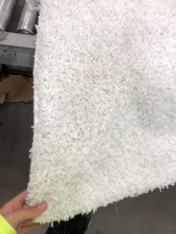 Photo 1 of 5ft white large carpet