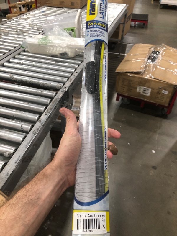 Photo 1 of **ONLY !**  Rain-X 810206 Latitude 2-In-1 Water Repellent Wiper Blades, 26 Inch Windshield Wipers (Pack Of 2), Automotive Replacement Windshield Wiper Blades With Patented Rain-X Water Repellency Formula 26" 2 Pack