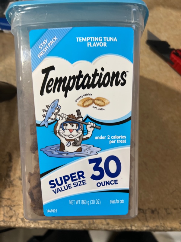 Photo 2 of ***BEST BY 07/27*** TEMPTATIONS Classic Crunchy and Soft Cat Treats, Tempting Tuna Flavor, 30 oz. Tub Tuna 1.9 Pound (Pack of 1)