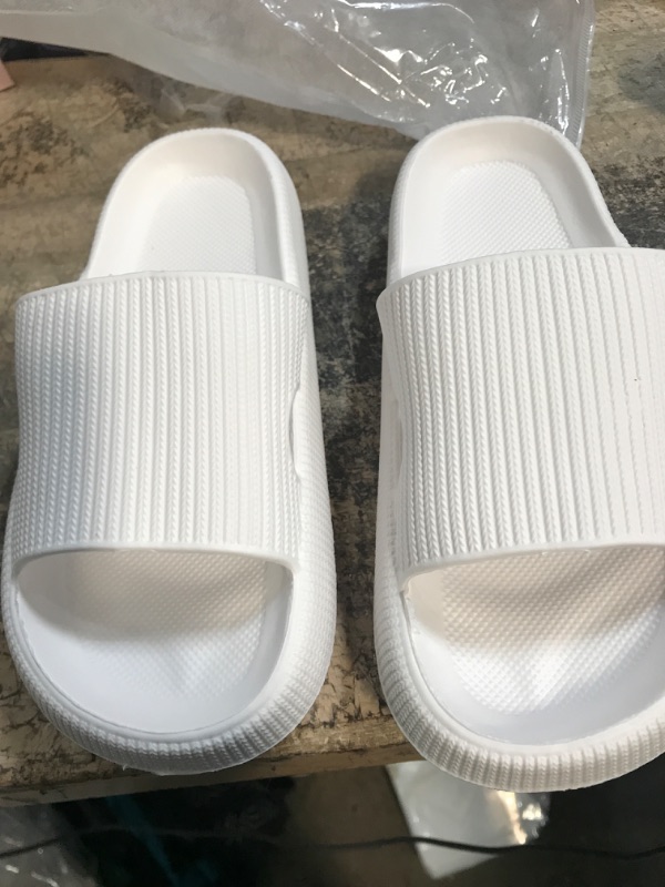 Photo 1 of Cloud Slides for Women and Men - Soft, Comfy, Relax Cloud Slippers, Thick Sole, Non-slip Pillow Slippers, Easy to Clean, Shower, Swimming, Beach, Indoor and Outdoor Pillow Slides
SIZE 5.5-6.5