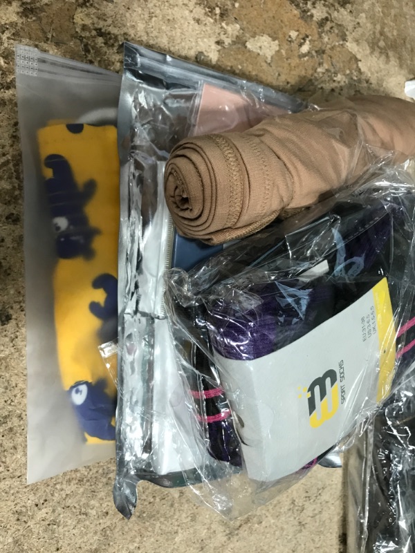 Photo 1 of miscellaneous bundle with sticky notes, sports socks, gloves and house decorations.
5 items