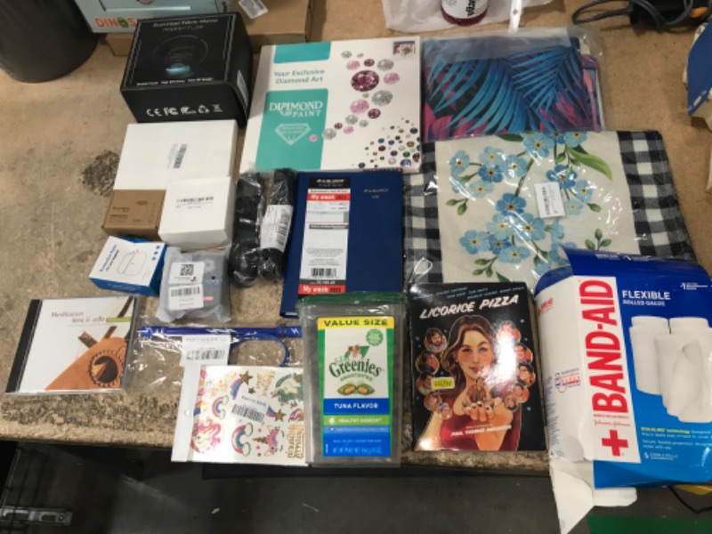 Photo 1 of BUNDLE OF 18 MISCELLANEOUS ITEMS 