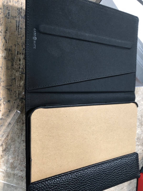 Photo 2 of case-mate tuxedo folio ipad air6TH GENERATION