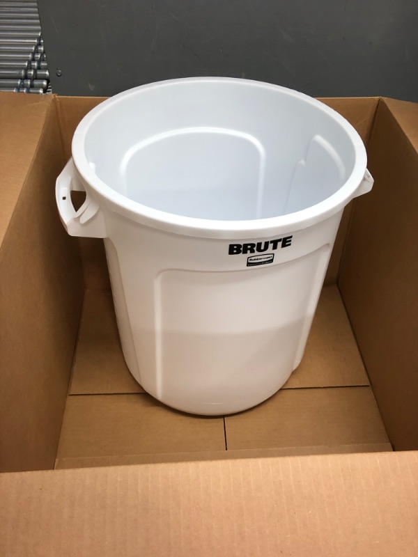 Photo 2 of Brute 10 Gal. White Plastic Round Trash Can