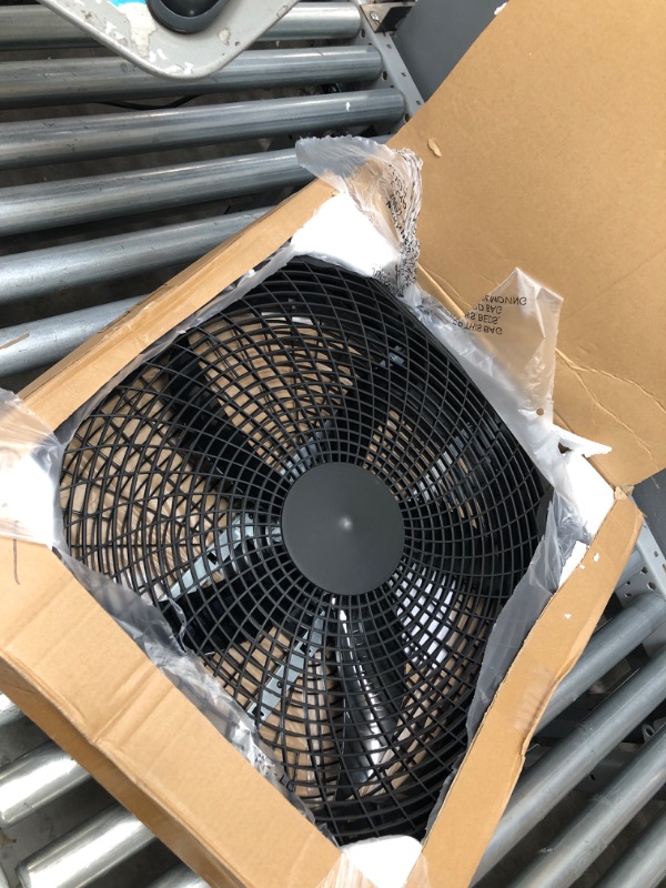 Photo 2 of Amazon Basics 3 Speed Box Fan, 20-Inch 20-inch Box Fan