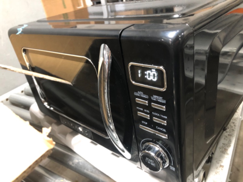 Photo 1 of 0.9 cu. ft. 900-Watt Retro Countertop Microwave in Black