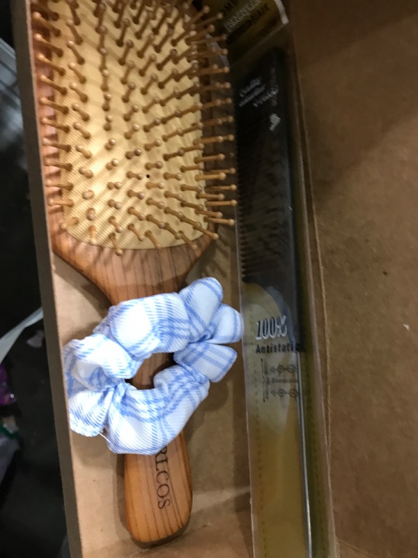 Photo 1 of PARLCOS BRUSH N COMB SET