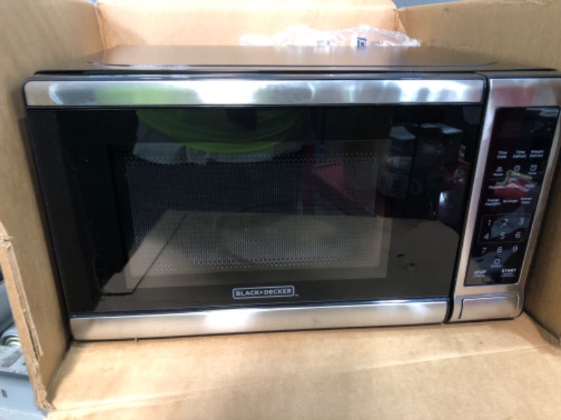 Photo 2 of **PARTS** **STOCK IMAGE REFER ONLY** BLACK+DECKER Digital Microwave Oven with Turntable Push-Button Door