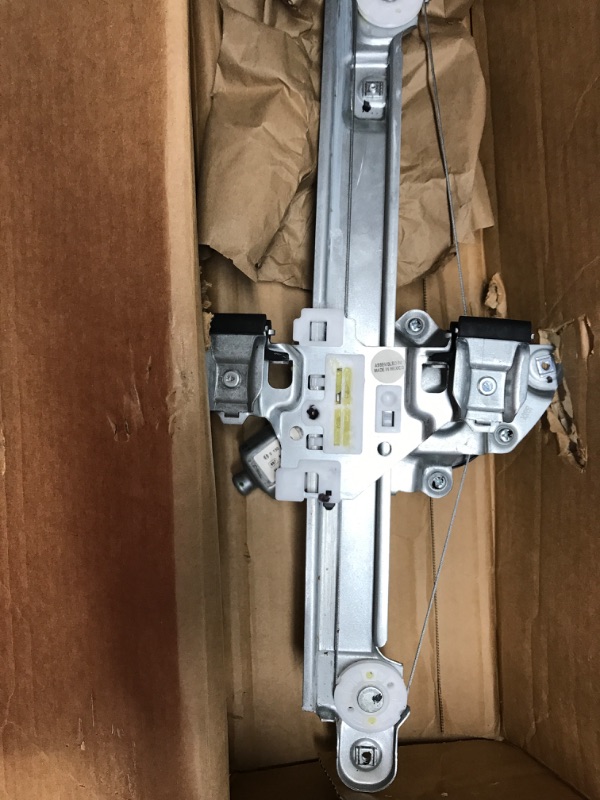 Photo 2 of GM Genuine Parts 22847912 Rear Passenger Side Power Window Regulator and Motor Assembly